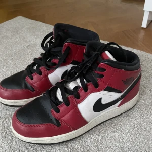 Nike Jordan - Säljer mina Nike Jordan mid då de inte kommer till användning lägre. Inte använt dom så mycket och har inga skador.