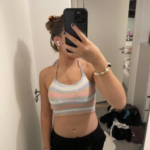 croptop - Stickad Magtröja från shein med justerbara band, öppen i ryggen🫶🏼Storlek S