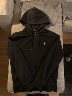 Polo Ralph lauren zip - Säljer min Ralph lauren zip för att den har blivit för liten, 7/10 skick storlek s