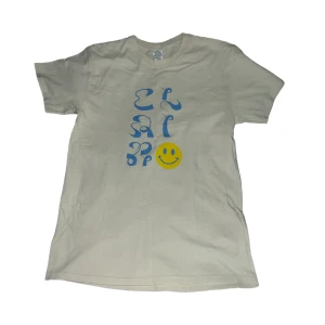 Clairo Merch - Säljer min Clairo t-shirt köpt på hennes konsert 2019 i Stockholm! Nästintill oanvänd då ja köpte fel storlek 