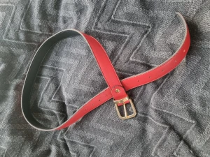 Skärp röd - Rött skärp i använt skick