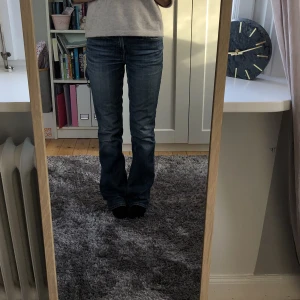 Gant Jeans - Jättesnygga vintage flared jeans från Gant. Jättebra skick men säljer då jag behöver pengar!❤️