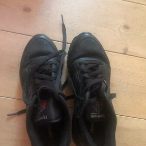 Reebok - Ett par Reebok i strl 38. Använda men i mkt bra skick