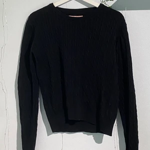 Tröja, storlek 170 - Supersöt tröja i storlek 170. Säljer den då jag ej använder den!