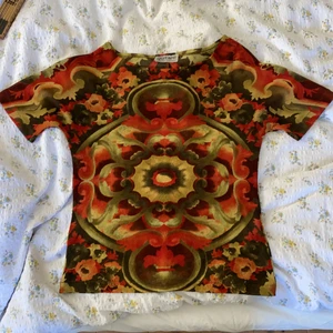 Tröja med tryck - Så fin tröja i mesh tyg💋