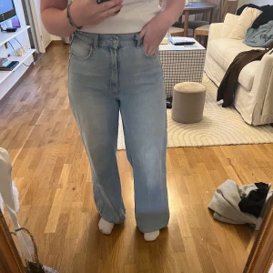Visa jeans från nakd  - Visa blåa jeans från nakd. Använda vara ett fåtal gånger. Passar de som är lite kortare.
