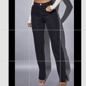 Straight leg jeans med split - Säljer två oanvända jeans från PLT med prislapp och allt kvar. Om ni vill ha bild på hojta till 