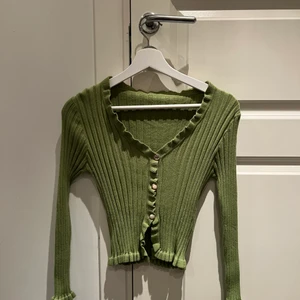 Grön stickad tröja - Grön stickad tröja från Zaful, strl S/M. 50 kr + frakt
