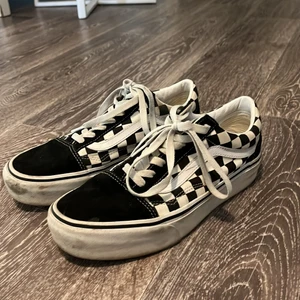 Vans  - Fina vans skor som är använda men väldigt fint skick och inga hål eller likande skador 