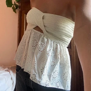 Zara topp - Jättefin zara topp i vitt i storlekar S-L🤍✨ skriv för fler bilder😁⚡️ bilderna är av annan säljare på Plick av samma vara☺️