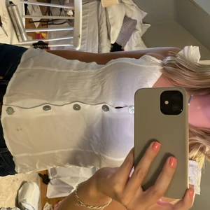 Topp - Verkligen super söt topp från H&M i storlek s, nyskick!!💝