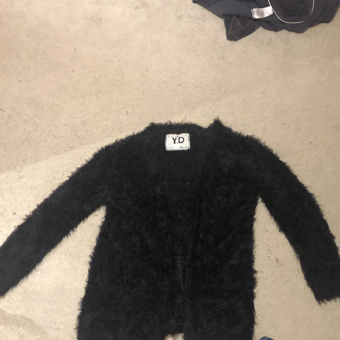 Svart fluffig tröja 