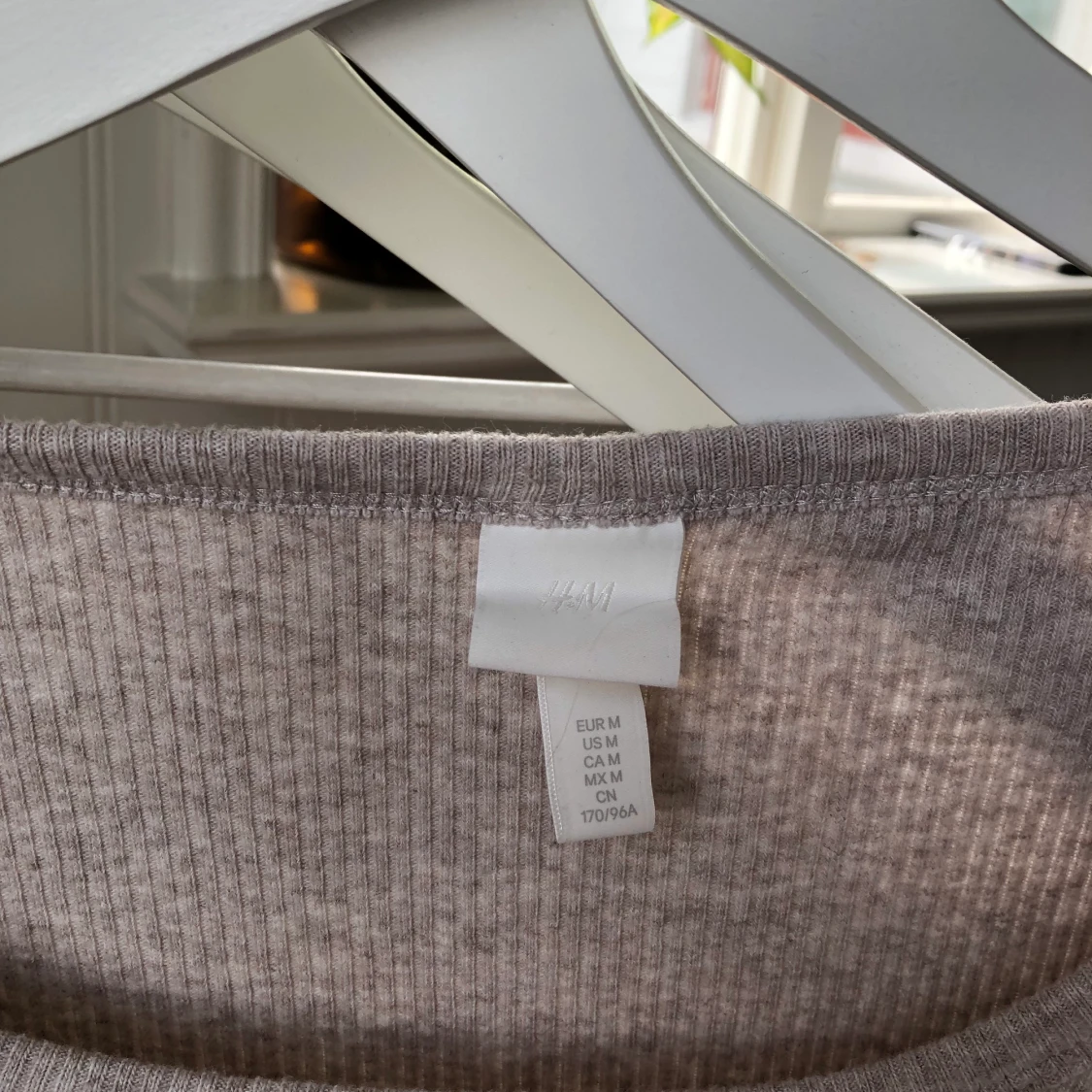 Beige ribbad långärmad topp från HM stl M - 90