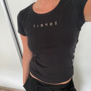 Esprit tshirt - Figurformad, rejält material. Bra skick