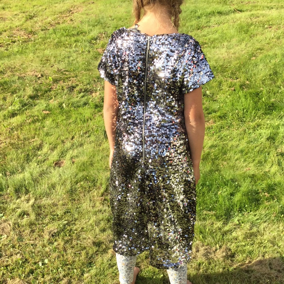 Glittrig klänning - 90