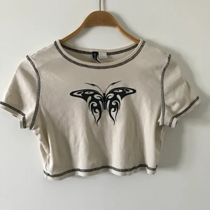 Topp - Topp med en fjäril från hm😊