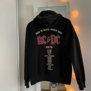 Hoddie  - Säljer min Svarta Hoddie💓 