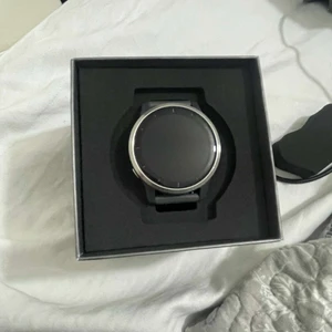 Garmin klocka vivoactive 4 - Hej, klockan är använd i ett litet tag bara jag vill inte ha den så tänkte sälja den priset kan diskuteras. 