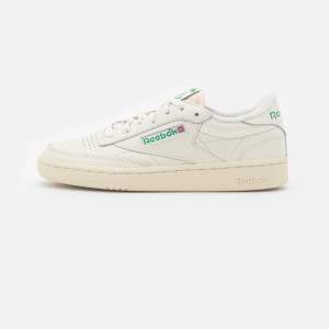 Reebok Club C 85 vintage storlek 41 helt okej skick lite slitna 250kr