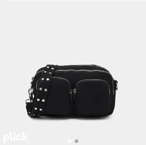 Väska  - Hejsan, säljer denna fina väskan från Ginatricot som är fint använd, hör av er vid intresse kan även gå ner i pris vid snabb affär ❤️❤️