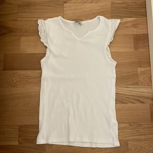 Kortärmad topp - Vit kortärmad topp Storlek: 158/164 