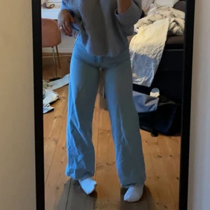 Junkyard jeans - Jättefina, använt mycket men inga hål eller fläckar. Säljer eftersom dem inte passar längre💕