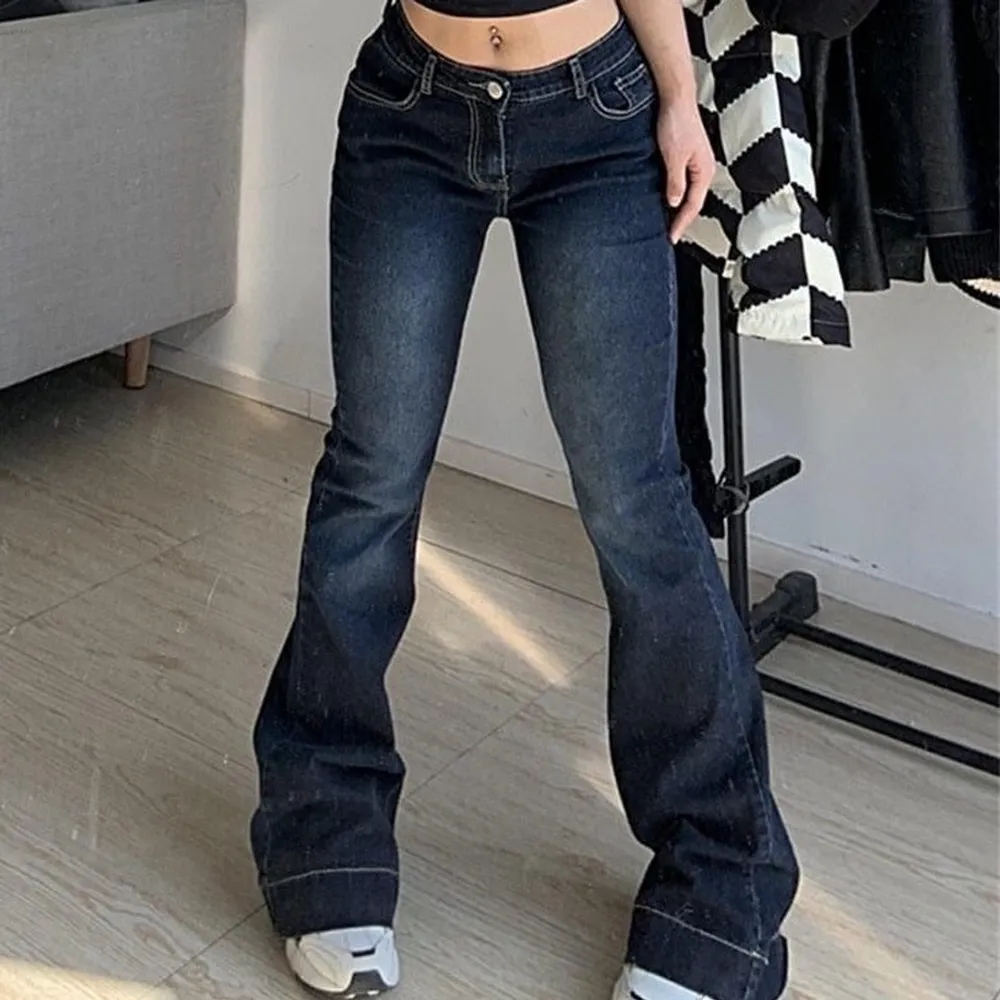 Så coola mörkare jeans i storlek 38✨🥰. Jeans & Byxor.