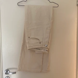 Jenas - Jeans från bikbok, beiga 