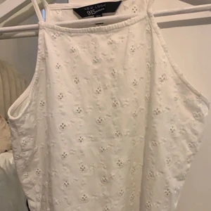 broderat linne - så sött linne, kommer ej t andvänding! skriv vid frågor eller så. frakt tillkommer!