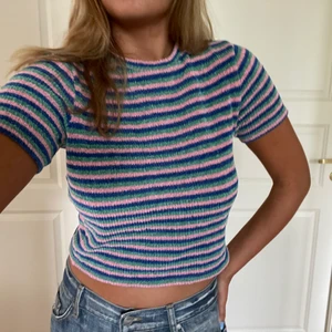 Färgglad topp - Jättefin virkad topp i grönt, rosa och blått🌸🌺