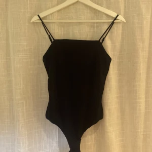 String body - Superfin body från bikbok, som knappt är använd då den är för liten för mig, den är string i rumpan så den ger inga fula troskanter, så snygg till fest!!