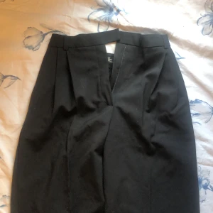 Kostymbyxor - Skriv för mer info