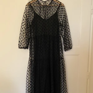 Samsoe samsoe klänning  - Fin till julen eller nyår. Oanvänd! Underklänningen medföljer.
