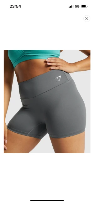 Gymkläder  - Hejj! Säljer dessa jätte fina och köna träning shorts från Gymshark då dom inte passade ovh inte går att kicka tillbaka.kom privat för fler bilder eller frågor 🫶🏼