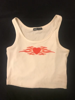 Linne - Super söt shein tröja med coolt hjärta på 