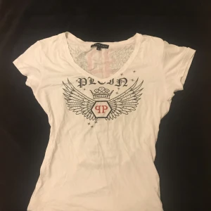 Rhinestone tröja - Super cool tröja med Sten detaljer och klippt rygg