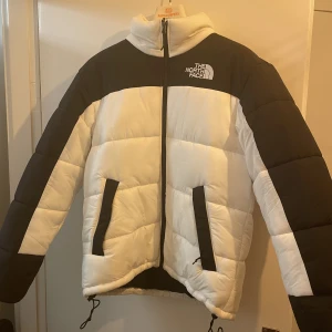 North face vinter jacka  - Nytt skick, endast testad vid två tillfällen. 
