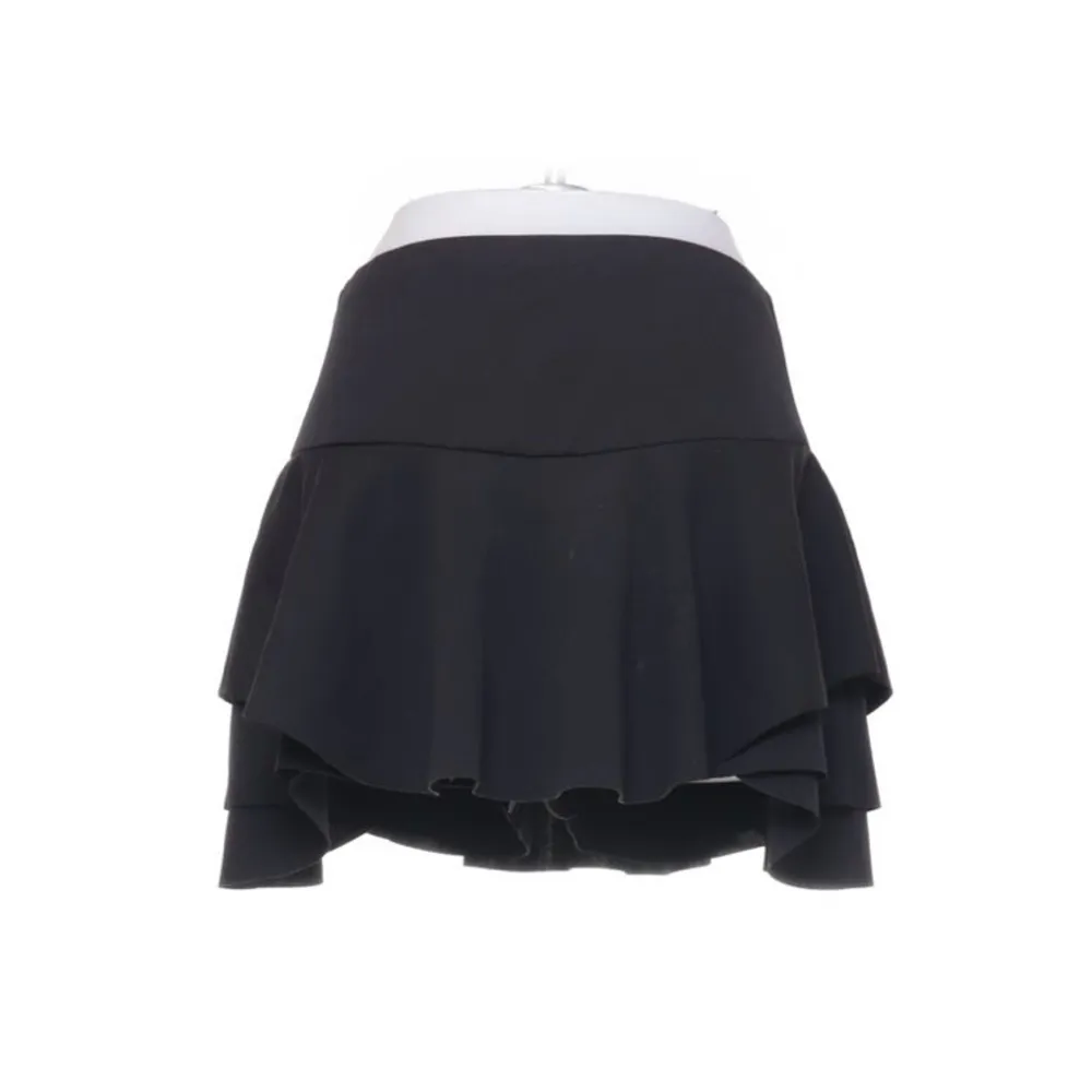 (Sista bilden inte samma kjol- men likande) Köpt på sellpy, aldrig använd. Frakt går att ordna men ingår ej i i priset. Midjemått:72cm (ganska elastisk, inte jätte) . Kjolar.