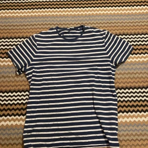 Bläck T-shirt  -  Stretch T-shirt Bra skick 