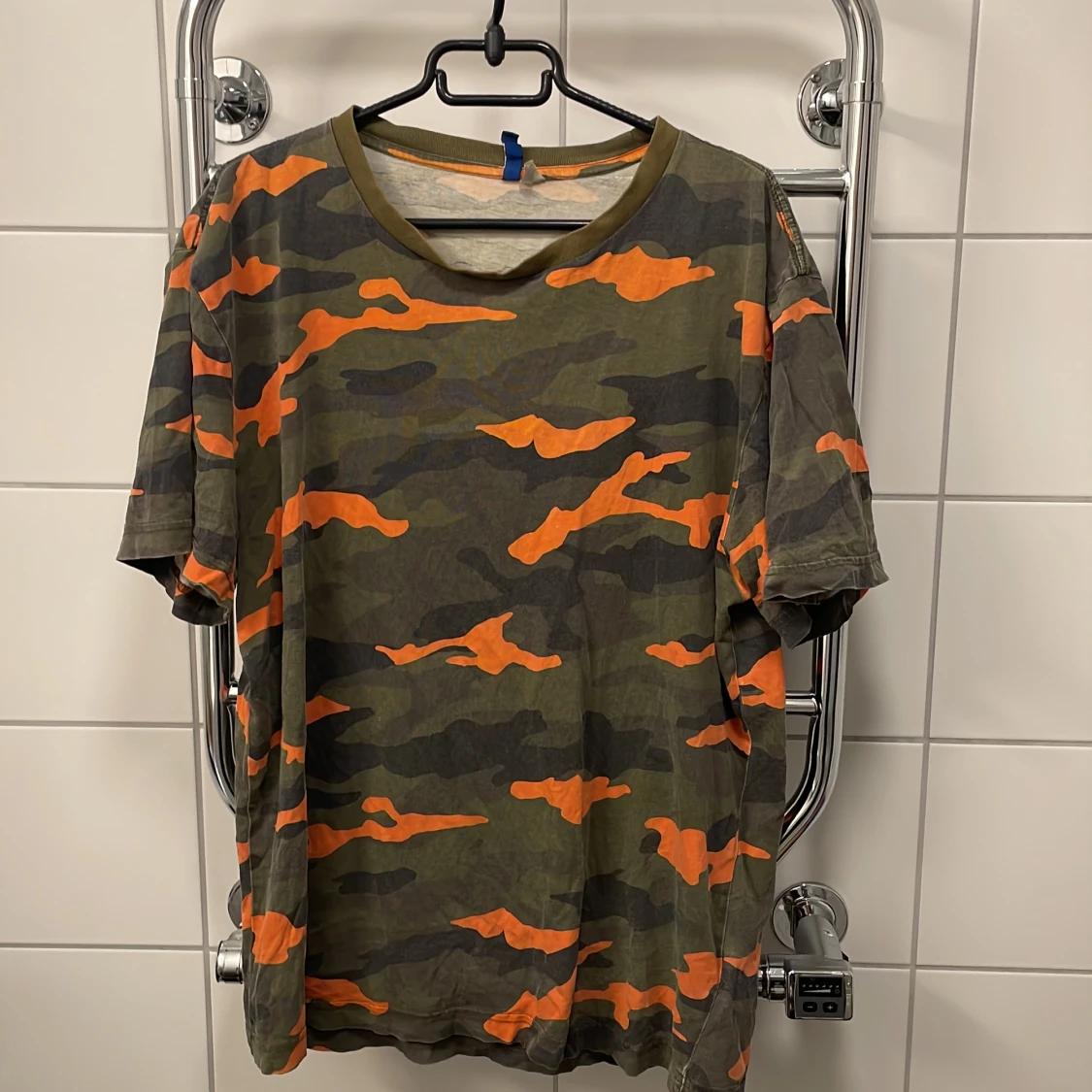 Annorlunda camo t-shirt