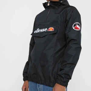 Ellese jacka - Säljer min Ellese jacka i grymt bra skick! Fler bilder eller frågor? Bara att skriva💯