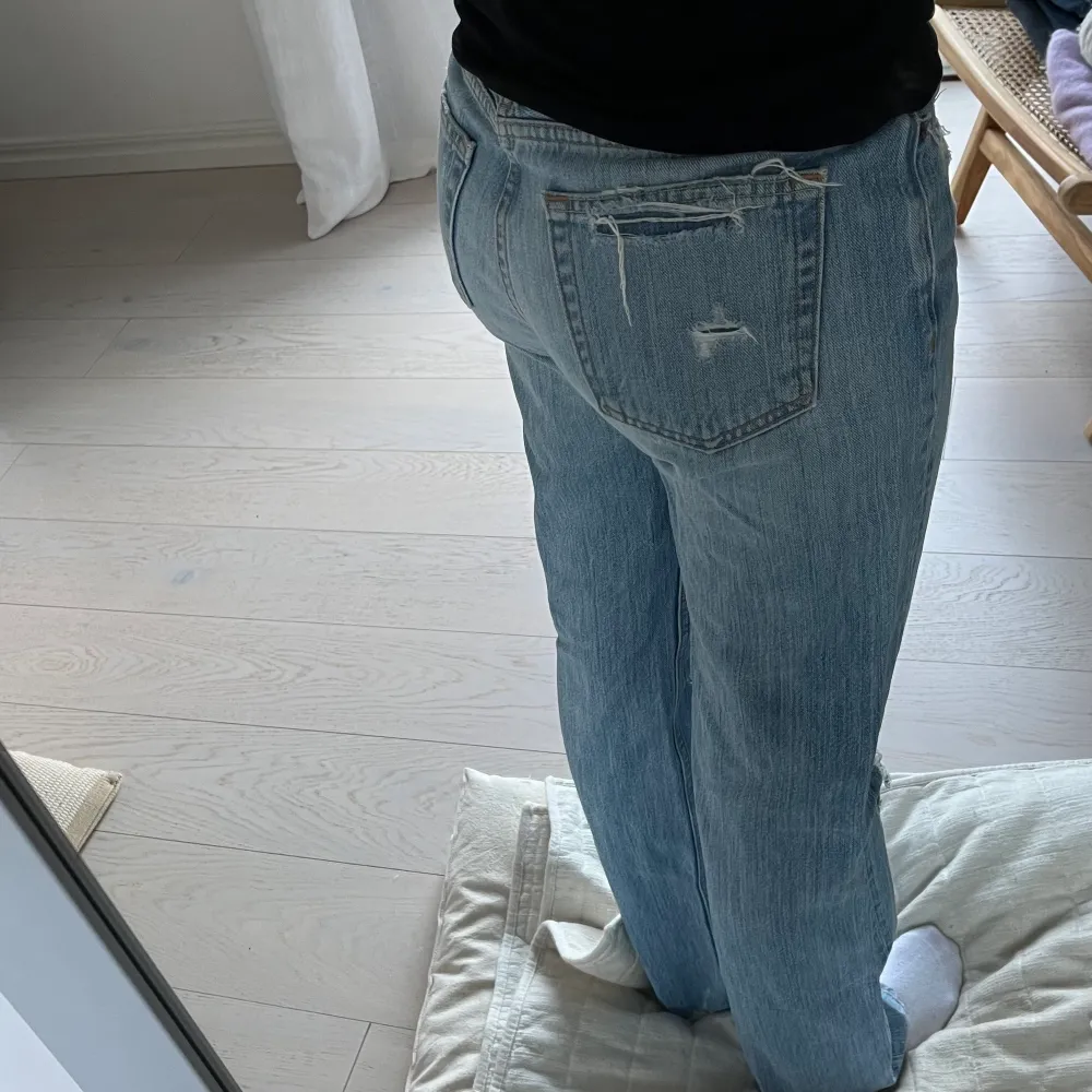 Helt oanvända revolve jeans!💕 nypris 3300kr säljer för 400!!. Jeans & Byxor.