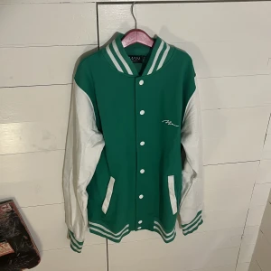 Bomber Jacka - Boohoo man bomber jacka i S