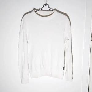 H&M LOGG - En stickad H&M tröja.