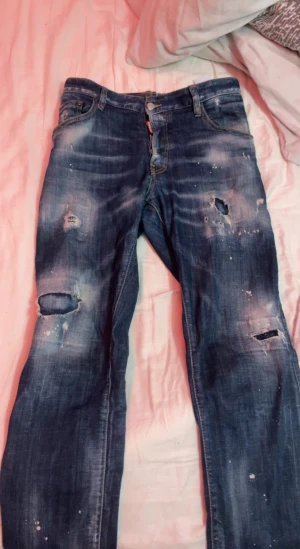 Äkta DSQUERD JEANS - Säljer mina jeans då jag ej använder dem Nypris 6999kr 