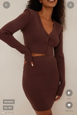 Brun kjol NA-KD - Använd ett fåtal gånger. Väldigt bra skick. Storlek small. 