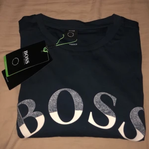 Hugos boss t-shirt  - Helt oanvänd, storlek s-m 10/10 skick.