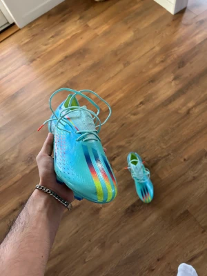 Fotbollsskor  - Ett par nästan helt nya adidas X Soeedportal. Bara använda en halv träning. Nypris ligger på 2300kr.