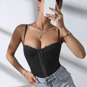 Korsett - Helt ny korsett från Shein i storlek S. Finns att hämta i Göteborg annars står köparen för frakt! 💕 (Köpt för 149kr, men pris kan diskuteras vid snabb affär) 