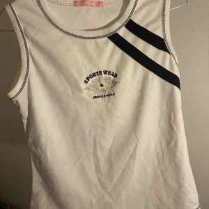 Snygg topp - I bra skick, Storlek M men passar som XS, möts upp i sthlm